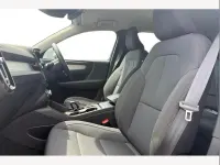 Used Volvo XC40 Momentum 161 HP (118 kW) 2022 White SUV