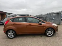 Second-hand Ford Fiesta Zetec 82 CP (60 kW) 2015 Maro Hatchback