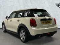 Used Mini Cooper Hatch 134 HP (98 kW) 2018 White Hatchback