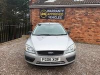Begagnad Ford Focus 2006 Silver Halvkombi