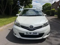 Used Toyota Yaris 99 HP (72 kW) 2014 White Hatchback