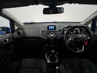 Begagnad Ford Fiesta Titanium 2013 Blå Halvkombi