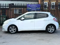 Used Peugeot 208 Allure 115 HP (84 kW) 2012 White Hatchback