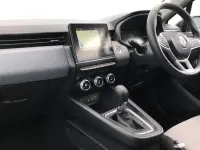 Used Renault Clio V Evolution 143 HP (105 kW) 2024 White Hatchback