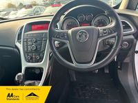 Used Vauxhall Astra GTC SRi 2015 White Hatchback