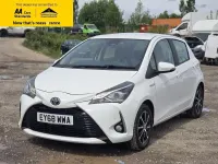 Used Toyota Yaris Hybrid 100 HP (73 kW) 2018 White Hatchback