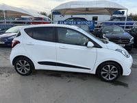 Used Hyundai i10 Premium SE 87 HP (63 kW) 2018 White Hatchback