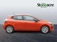 Used Renault Clio V Evolution 143 HP (105 kW) 2024 Orange Hatchback