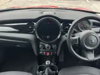 Begagnad Mini Cooper Classic 136 HK (100 kW) 2021 Röd Halvkombi