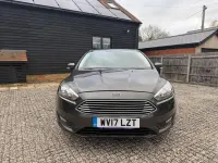 Begagnad Ford Focus Zetec 2017 Grå Halvkombi