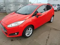 Used Ford Fiesta Zetec 75 HP (55 kW) 2014 Red Hatchback