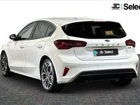 Begagnad Ford Focus ST-Line X 153 HK (112 kW) 2024 Vit Halvkombi