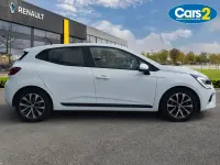 Used Renault Clio Iconic 140 HP (102 kW) 2022 White Hatchback