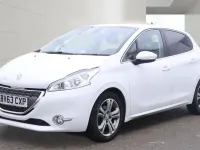 Used Peugeot 208 Allure 82 HP (60 kW) 2013 White Hatchback