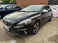 Używany Volvo V40 R-Design 122 KM (89 kW) 2016 Czarny Hatchback