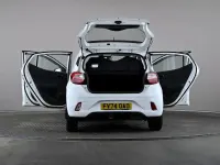 Used Hyundai i10 Advanced 63 HP (46 kW) 2024 White Hatchback
