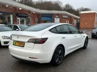 Używany Tesla Model 3 Long Range AWD 366 kW (498 KM) 2021 Biały Sedan/Limuzyna