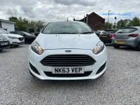 Usado Ford Fiesta Studio 82 CV (60 kW) 2014 Blanco Utilitario