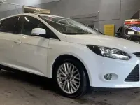 Usado Ford Focus Zetec 125 CV (91 kW) 2012 Blanco Utilitario