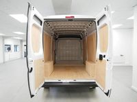 Second-hand Peugeot Boxer Premium 140 CP (102 kW) 2023 Alb Van