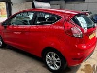 Used Ford Fiesta Zetec 82 HP (60 kW) 2014 Red Hatchback