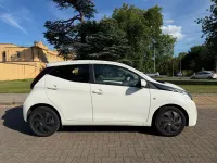Used Toyota Aygo X-play 72 HP (52 kW) 2019 White Hatchback