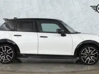 Usado Mini Cooper Hatch 113 kW (154 CV) 2025 Blanco Utilitario