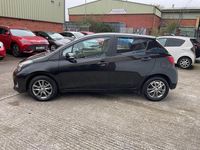 Used Toyota Yaris 99 HP (72 kW) 2015 Black Hatchback