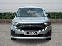Usado Ford Tourneo Titanium 122 CV (89 kW) 2023 Plateado Familiar