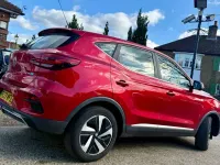 Usado MG ZS SE 130 kW (177 HP) 2023 Vermelho SUV