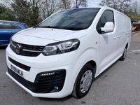 Second-hand Vauxhall Vivaro Sportive 101 CP (74 kW) 2019 Alb Monovolum