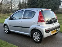 Używany Peugeot 107 68 KM (50 kW) 2011 Szary Hatchback