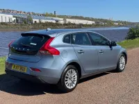 Used Volvo V40 Momentum 120 HP (88 kW) 2017 Blue Hatchback