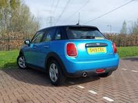 Begagnad Mini Cooper Classic 136 HK (100 kW) 2019 Blå Halvkombi