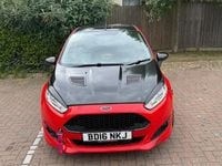 Usado Ford Fiesta Zetec 140 HP (102 kW) 2016 Vermelho Citadino