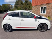 Begagnad Toyota Aygo Trend 2022 Vit Halvkombi