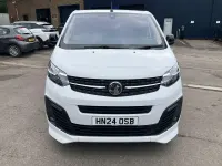 Second-hand Vauxhall Vivaro S 180 CP (132 kW) 2024 Alb Monovolum