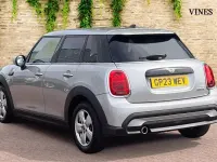 Używany Mini Cooper Classic 134 KM (98 kW) 2023 Srebrny Hatchback
