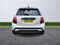Używany Mini Cooper Classic 136 KM (100 kW) 2021 Srebrny Hatchback