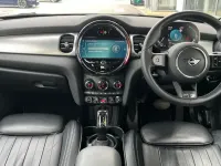 Usado Mini Cooper Exclusive 136 CV (100 kW) 2023 Azul Utilitario
