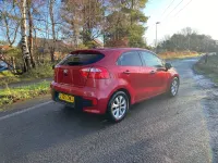 Begagnad Kia Rio 2015 Röd Halvkombi