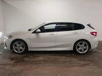 Begagnad BMW 118 M Sport 140 HK (102 kW) 2021 Vit Halvkombi