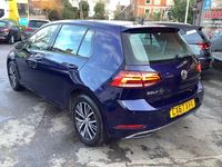 Used VW Golf VII SE 125 HP (91 kW) 2017 Blue Hatchback