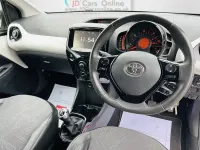 Used Toyota Aygo x-press 68 HP (50 kW) 2014 White Hatchback
