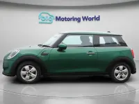 Usado Mini Cooper Classic 136 HP (100 kW) 2022 Verde Citadino