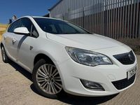 Begagnad Vauxhall Astra Excite 2012 Vit Halvkombi