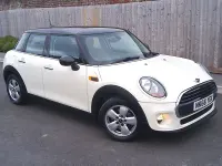 Usado Mini Cooper Hatch 136 CV (100 kW) 2016 Blanco Utilitario