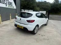 Used Renault Clio IV Dynamique 90 HP (66 kW) 2018 White Hatchback