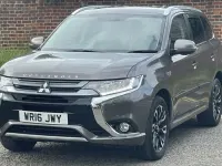 Begagnad Mitsubishi Outlander P-HEV 2016 Brun Kombi