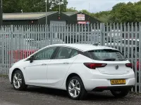 Used Vauxhall Astra SRi 150 HP (110 kW) 2017 White Hatchback